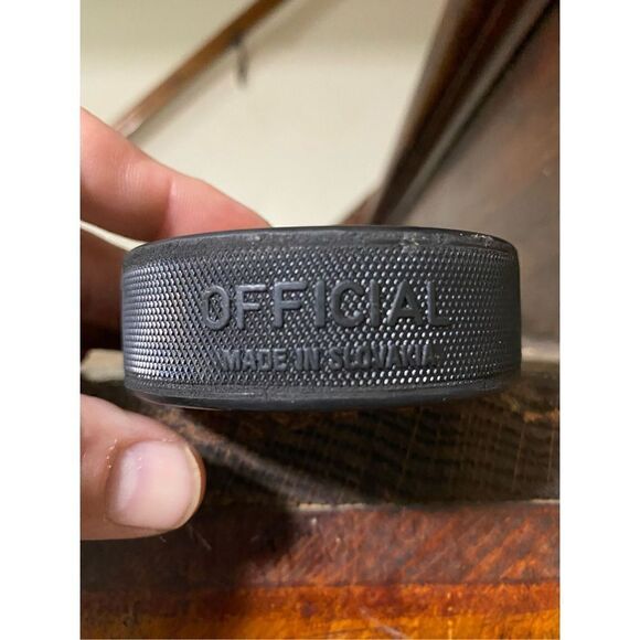 NHL 2011 all star game hockey official size puck - Picture 3 of 4